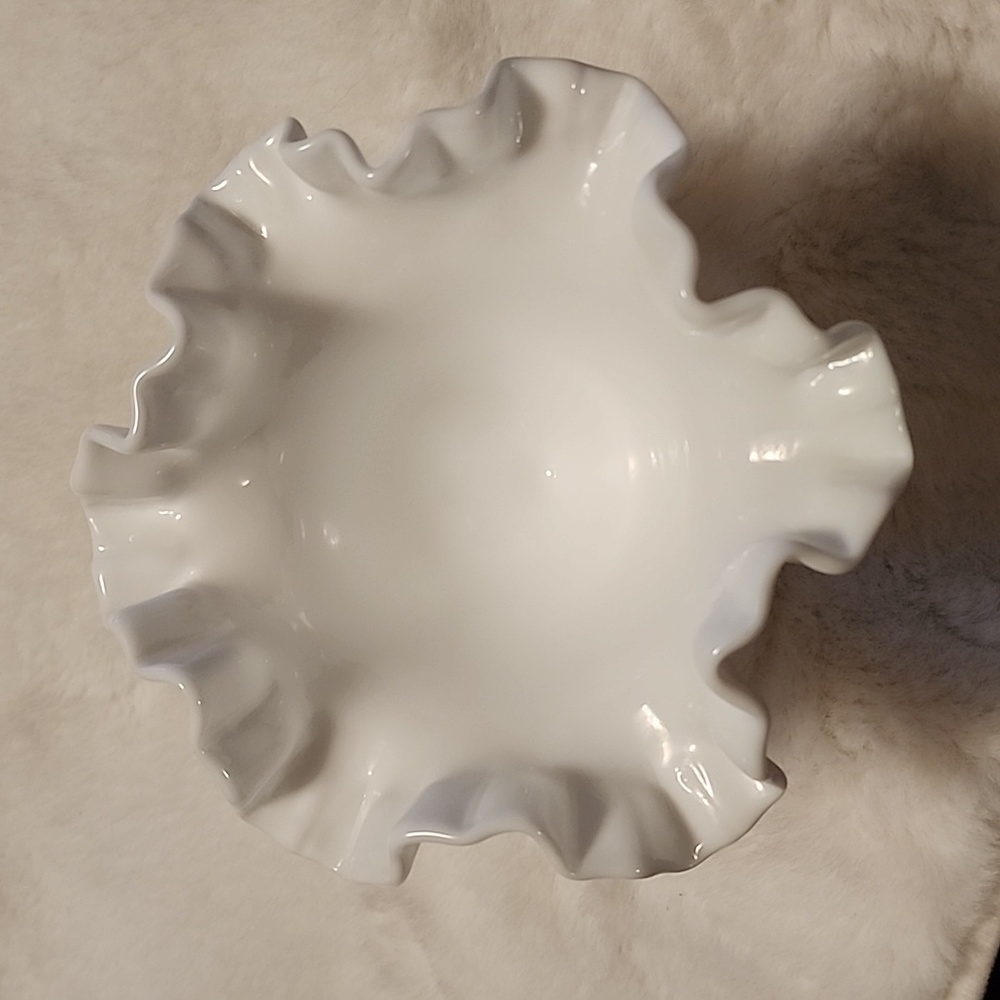 VINTAGE FENTON  WHITE MILK GLASS PEDESTAL  CANDY DISH. 🍬 😋 - Picture 2 of 6